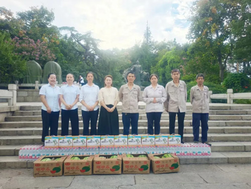 夏日送清涼 關(guān)懷到*——江城清洗開(kāi)展“送清涼”慰問(wèn)活動(dòng)